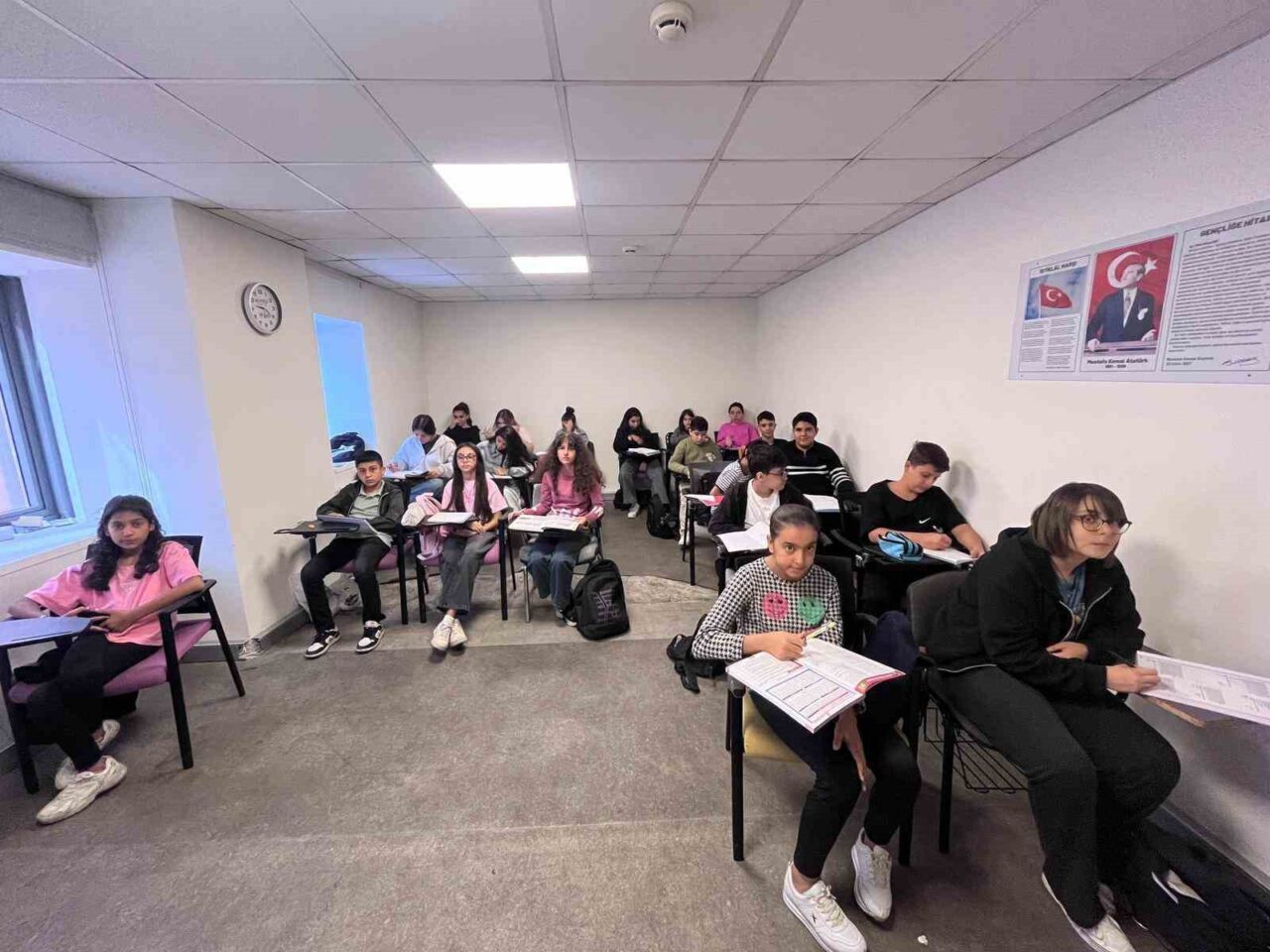 Beyoğlu Belediyesi, YKS ve LGS hazırlık kurslarına ilgi gösteren öğrenci