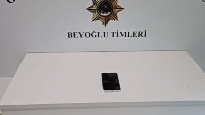 Beyoğlu'nda bankta uyuyan birinin cep telefonunu çalan 27 yaşındaki U.D.,