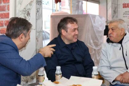 Bilecik Valisi Sözer, Esnaf Ziyaretinde İlginç Evlilik Hikayesini Dinleyip Gülmekten Kendini Alamadı