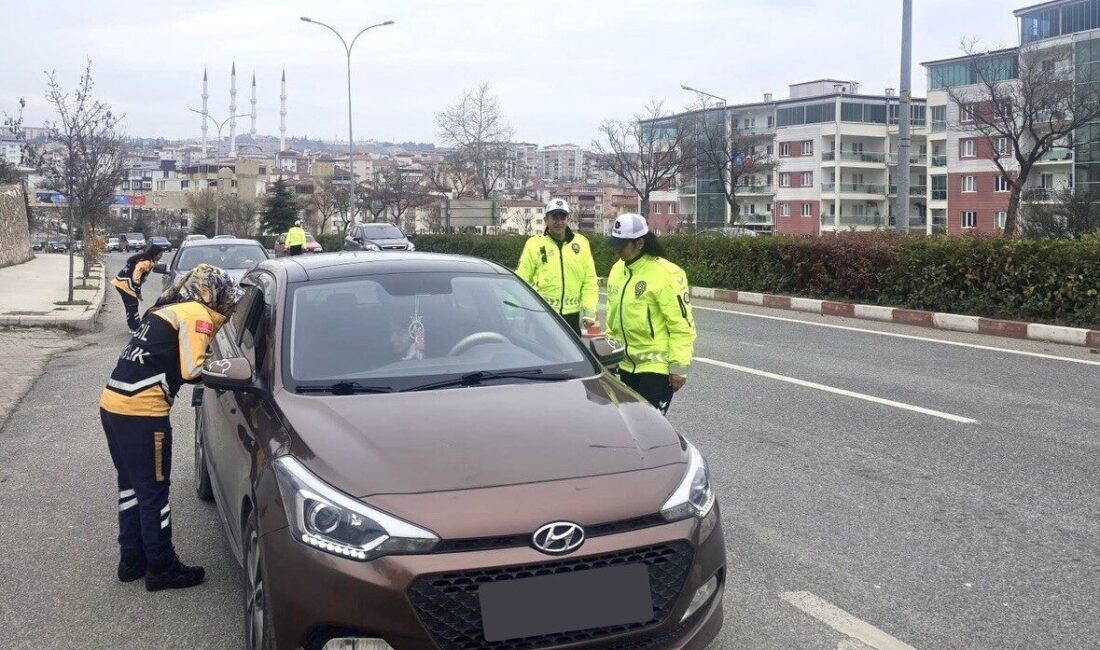 Bilecik’te Sürücüler İçin Ambulansa Yol Vermenin Önemi Vurgulandı Bilecik'te Acil Sağlık Hizmetleri Haftası dolayısıyla sürücülere ambulansa yol verme
