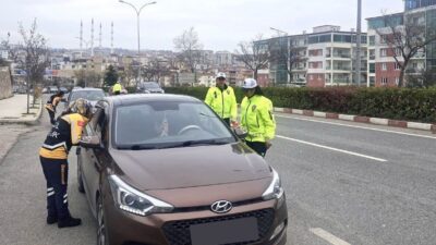 Bilecik'te Acil Sağlık Hizmetleri Haftası dolayısıyla sürücülere ambulansa yol verme