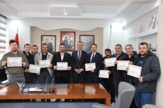 Bilecik’te 33 Arıcı, Ana Arı Yetiştiriciliği Eğitimi Sertifikalarını Aldı