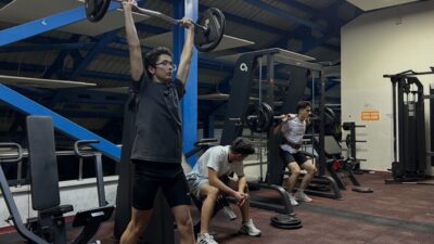 Bilecik’teki atletizm antrenmanları, Bahçelievler Kapalı Yüzme Havuzu - Fitness Salonu’nda
