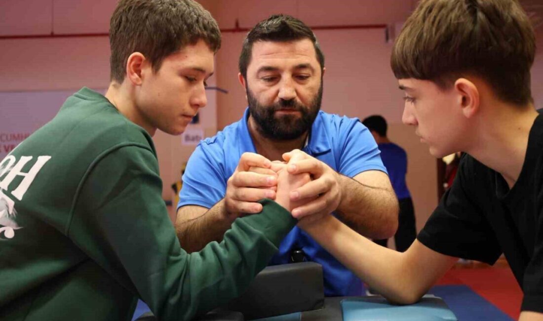 Bilecik’te Gençler Bilek Güreşi İl Birinciliği Müsabakaları Başarıyla Tamamlandı Bilecik'te düzenlenen Bilek Güreşi Gençler İl Birinciliği, İstasyon Kapalı Spor