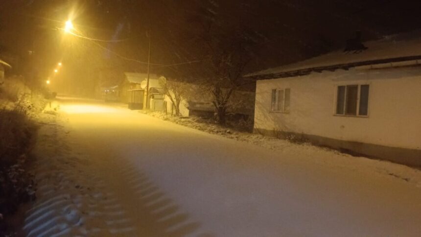 Bilecik’te yoğun kar nedeniyle eğitime 1 gün ara verildi.