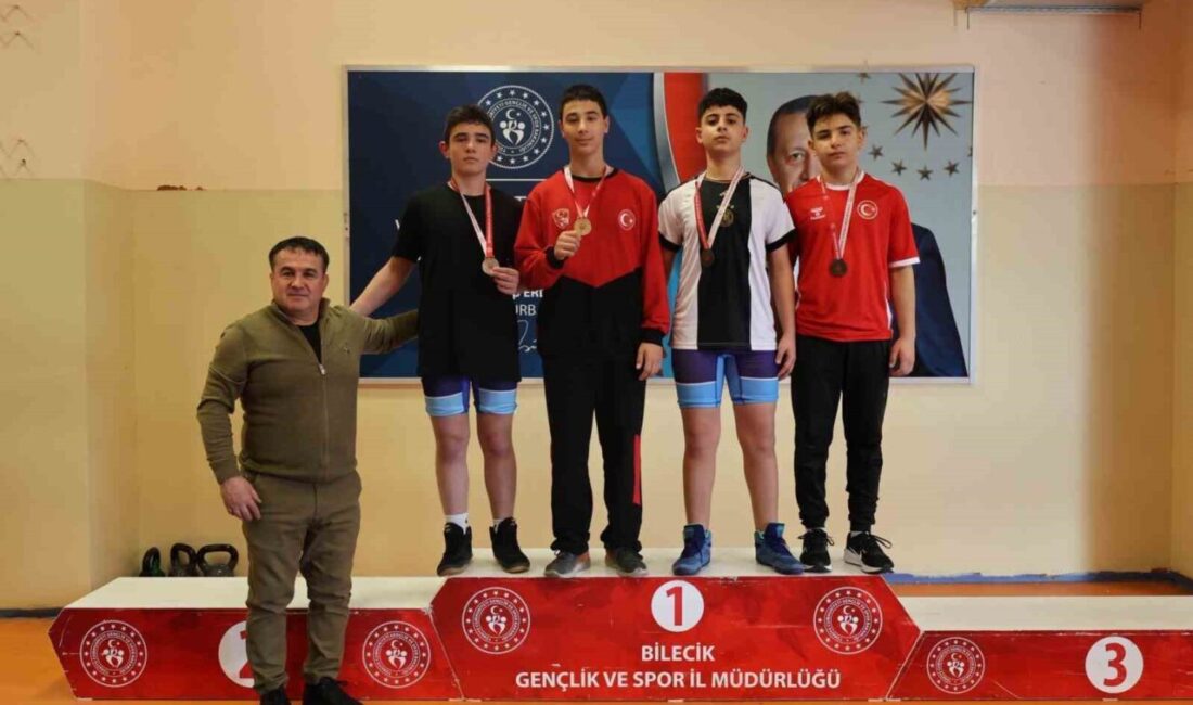 Bilecik'teki genç sporcular, güreş branşında yoğun antrenmanlarla teknik becerilerini geliştirdi.