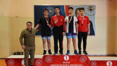 Bilecik'teki genç sporcular, güreş branşında yoğun antrenmanlarla teknik becerilerini geliştirdi.