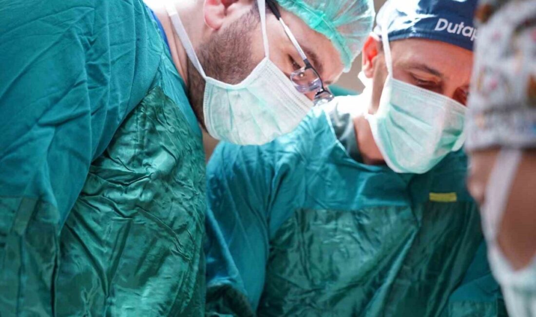 Bilecik Eğitim ve Araştırma Hastanesi’nde Sağlıkta Yeni Bir Dönem: Karın Zarı Açılmadan Uygulanan İlk ‘Rahim Koruyucu Sakrokolpopeksi’ Ameliyatı Başarıyla Gerçekleştirildi Bilecik Eğitim ve Araştırma Hastanesi'nde ilk kez gerçekleştirilen "Rahim Koruyucu