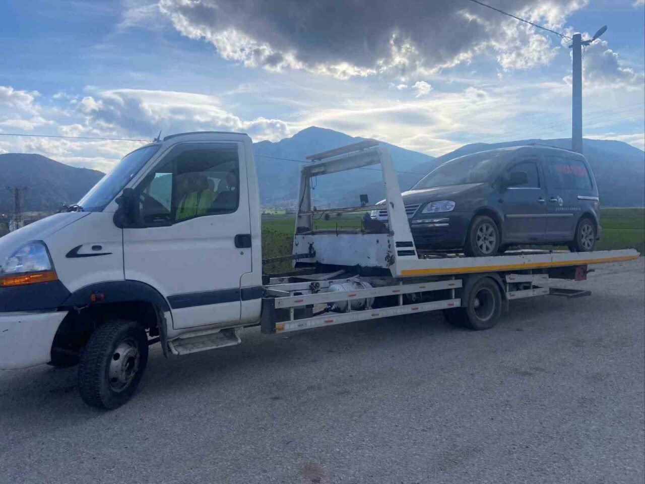 Bilecik'in Gölpazarı ilçesinde jandarma, Kurşunlu Köyü'nde yaptığı trafik uygulamasında Bozüyük