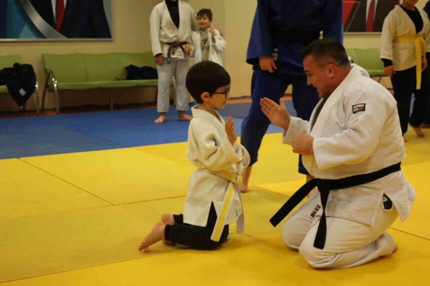 Bilecik’te judocular için moral artırıcı antrenman gerçekleştirildi.