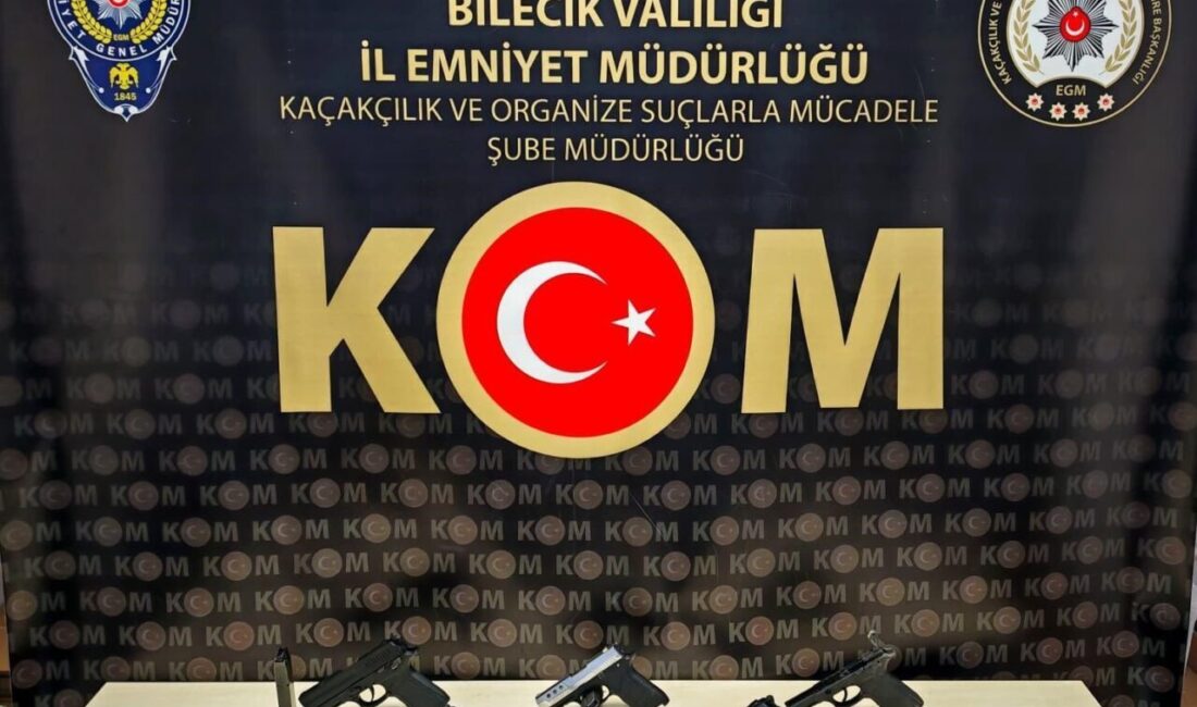 Bilecik’te gerçekleştirilen silah kaçakçılığı operasyonunda bir şüpheli tutuklandı Bilecik'te yapılan bir operasyon sonucunda silah ve mühimmat kaçakçılığı şüphelisi