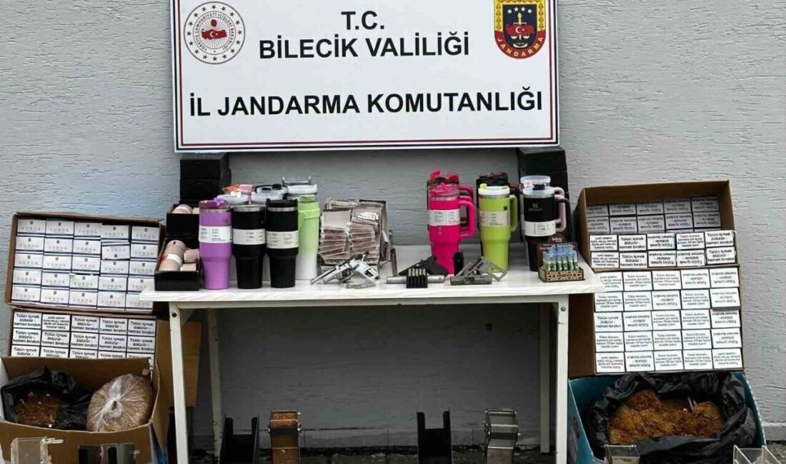 Söğüt’te Kaçakçılık Operasyonu: Çok Sayıda Silah ve Kaçak Malzeme Ele Geçirildi Bilecik’in Söğüt ilçesinde kaçakçılıkla mücadele için düzenlenen operasyonda, çeşitli silah