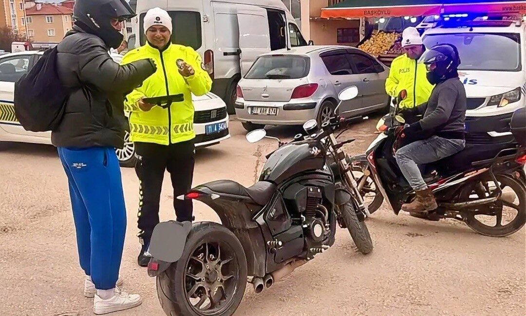 Bilecik’te Motosiklet ve ATV Sürücülerine Yönelik Güvenlik Amaçlı Trafik Denetimleri Yapıldı Bilecik'te İl Emniyet Müdürlüğü, motosiklet ve ATV sürücülerine yönelik güvenlik