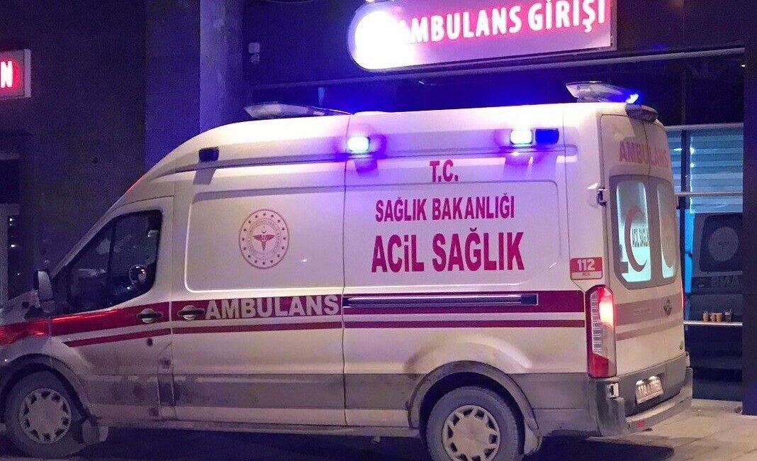Bilecik’te Otomobil ve Yolcu Otobüsünün Çarpışması Sonucu Üç Kişi Yaralandı Bilecik'te yolcu otobüsü ile otomobilin çarpışması sonucu 3 kişi yaralandı.
