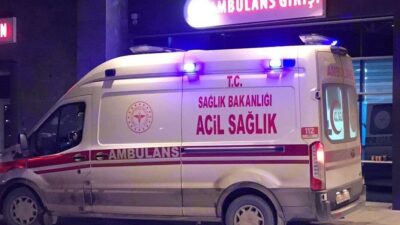 Bilecik'te yolcu otobüsü ile otomobilin çarpışması sonucu 3 kişi yaralandı.