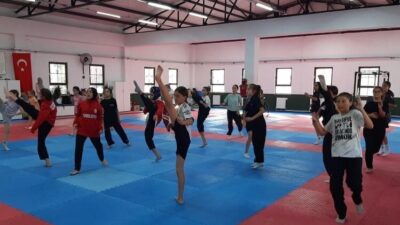 Bilecik'in Osmaneli ilçesinde, Gençlik ve Spor Bakanlığı'nın taekwondo antrenmanları hız
