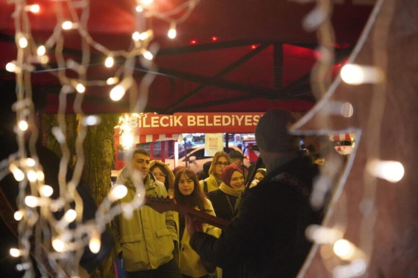 Bilecik Belediyesi yeni yıl kutlamalarını Sanat Sokağı’nda konserlerle sürdürüyor.