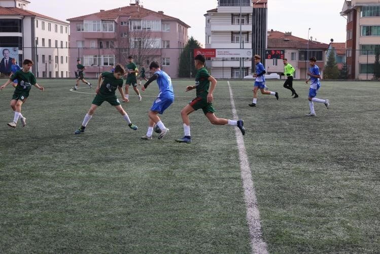 Bilecik’te düzenlenen Yıldız Erkekler Futbol Müsabakaları sona erdi. Kınık, Vezirhan,