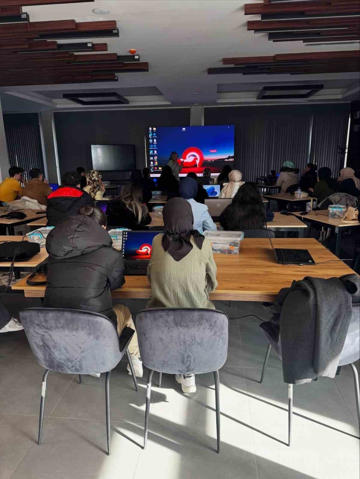 Kayseri Büyükşehir Belediye Başkanı Dr. Memduh Büyükkılıç’ın Bilişim Akademisi, Erciyes