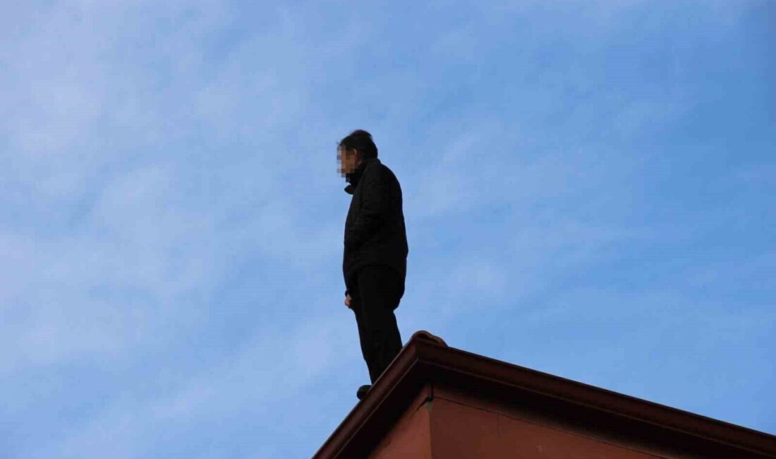 Çorum’da İntihar Girişiminde Bulunan Şahıs, Uzun Süreli Müzakere Sonrası İkna Edildi Çorum'da M.T. adlı bir kişi, eşiyle görüşemediği için 4 katlı