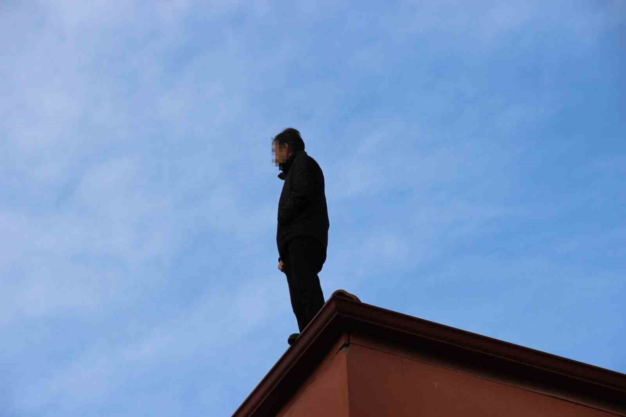 Çorum'da M.T. adlı bir kişi, eşiyle görüşemediği için 4 katlı