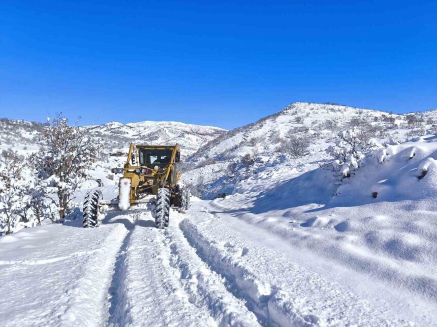 Bingöl’de Kar Yağışı Nedeniyle 96 Köy Yolu Ulaşıma Kapandı, Çalışmalara Devam Ediliyor