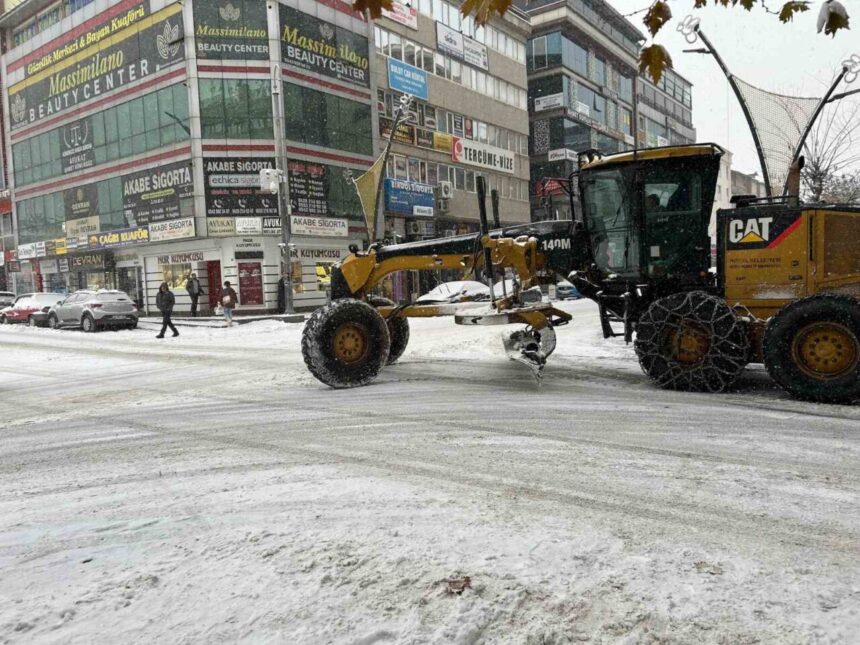 Bingöl Merkezde Yoğun Kar Yağışı Hayatı Etkisi Altına Aldı