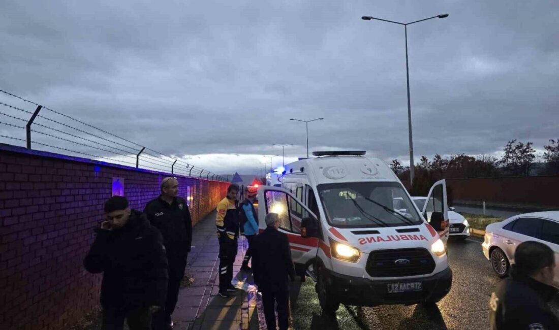 Bingöl’de Trafik Kazasında 6 Kişi Yaralandı, Soruşturma Başlatıldı Bingöl'de Tugay Kavşağı'nda kaygan yol nedeniyle iki aracın çarpışması sonucu