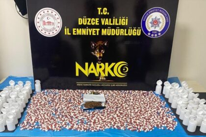 Düzce’de Uyuşturucu Operasyonu: 2 Bin 694 Adet Hap Ele Geçirildi