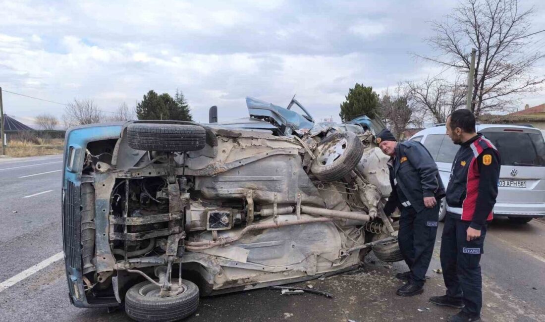 Afyonkarahisar’da iki otomobilin çarpışması sonucu dört kişi yaralandı Afyonkarahisar'ın Şuhut ilçesinde iki otomobilin çarpışması sonucu meydana gelen kazada