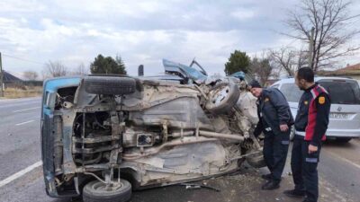 Afyonkarahisar'ın Şuhut ilçesinde iki otomobilin çarpışması sonucu meydana gelen kazada