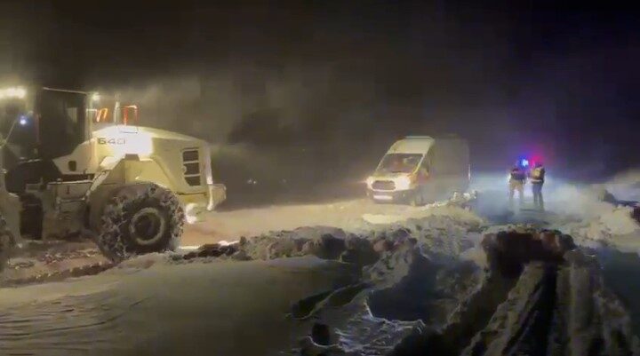 Güroymak’ta Yoğun Kar Yağışı Nedeniyle Rahatsızlanan Vatandaşa Sağlık Ekipleri Ulaşmakta Zorlandı