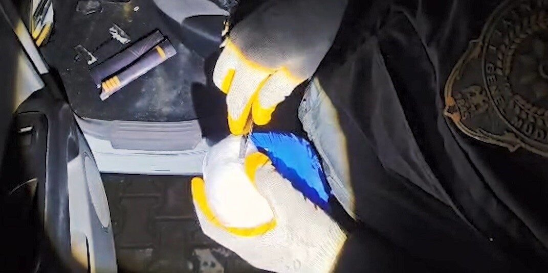 Bitlis’te Yabancı Uyruklu İki Şahsın Mide ve Bağırsağından Uyuşturucu Çıktı Bitlis’te düzenlenen operasyonlarda yabancı uyruklu iki kişi, mide ve bağırsaklarından