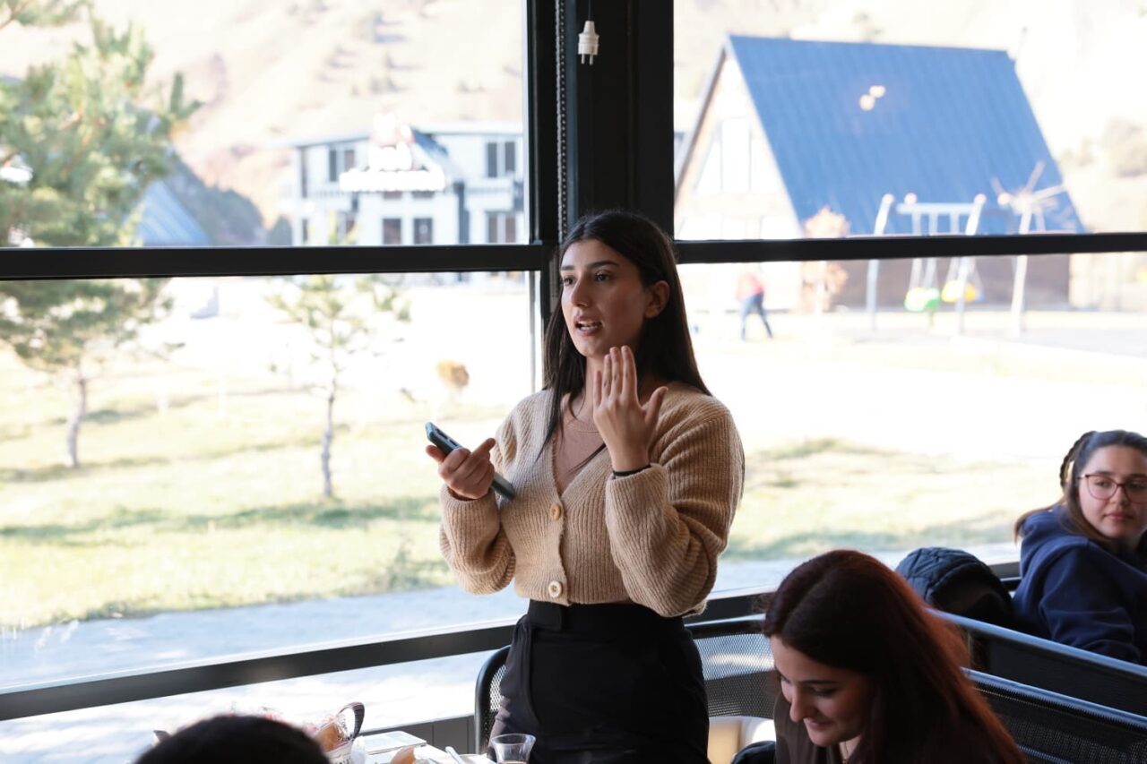 Erzincan Valisi Aydoğdu, Lise Öğrencileri ve Öğretmenlerle “Biz Bir Aileyiz” Projesinde Buluştu