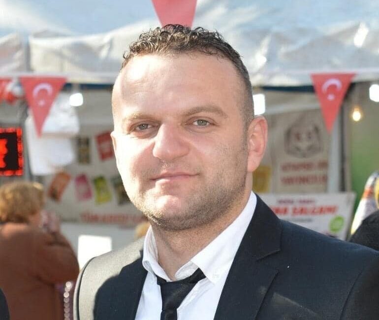 Bursa’da Böbrek Ameliyatı Geçiren Ekrem Şarlı’nın Ölümüyle İlgili Adli Tıp Raporu Tamamlandı Bursa'nın Mustafakemalpaşa ilçesinde böbrek rahatsızlığı nedeniyle hastanede tedavi gören Ekrem