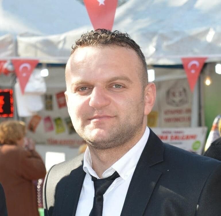 Mustafakemalpaşa'da böbrek rahatsızlığı nedeniyle hastaneye başvuran Ekrem Şarlı, ameliyat sonrası