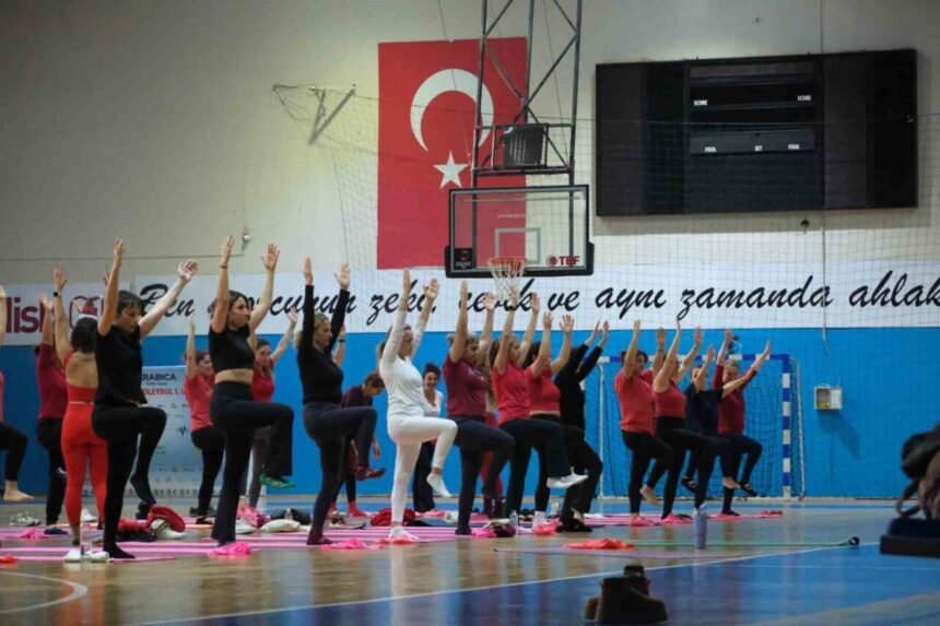 Bodrum Belediyesi, yoga ve pilates derslerini birleştirip özel bir etkinlik düzenledi.