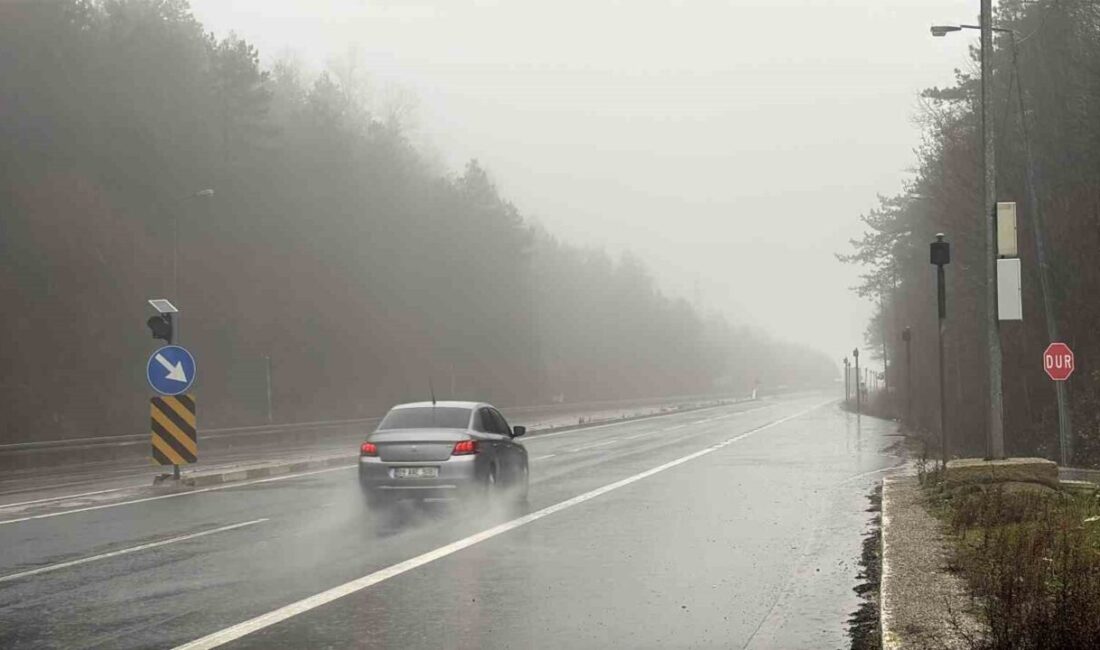 Bolu Dağı'ndaki yoğun sis ve sağanak, görüş mesafesini 30 metreye