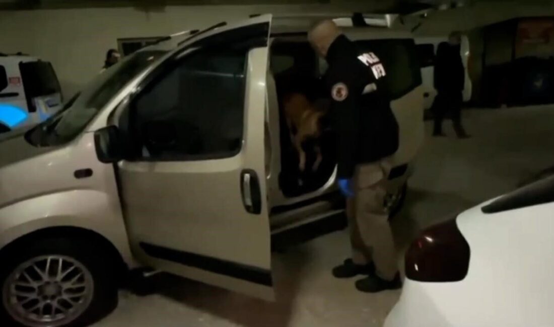 Bolu’da Narkotik Ekiplerinden Düşük Profillerde Uyuşturucu Operasyonu: 3 Kilo 846 Gram Kokain Ele Geçirildi Bolu'da narkotik ekipleri, hafif ticari araçta yapılan operasyonda 3 kilo