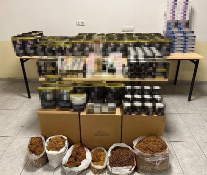 Bolu’da gerçekleştirilen ortak operasyonda kaçak sigara ve elektronik cihazlar ele geçirildi Bolu'da düzenlenen ortak operasyonlarda, emniyet ve jandarma ekipleri kaçak elektronik