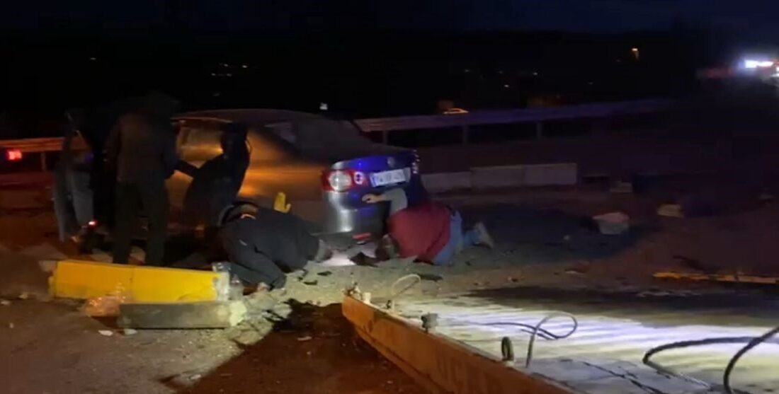 Bolu'da Hayrettin Tokadi Türbesi kavşağında iki otomobilin çarpışması sonucu hamile