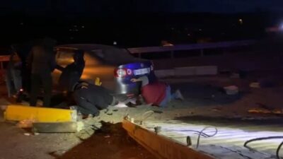 Bolu'da Hayrettin Tokadi Türbesi kavşağında iki otomobilin çarpışması sonucu hamile