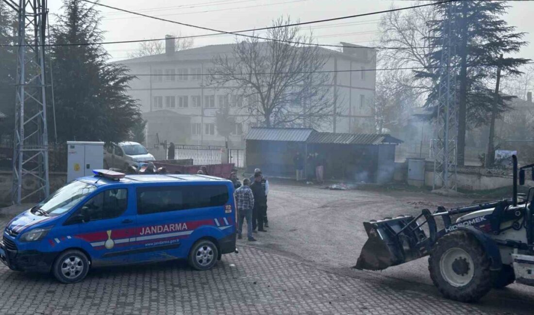 Bolu'nun Göynük ilçesine bağlı Ahmetbeyler köyü sakinleri, ağır tonajlı araçların