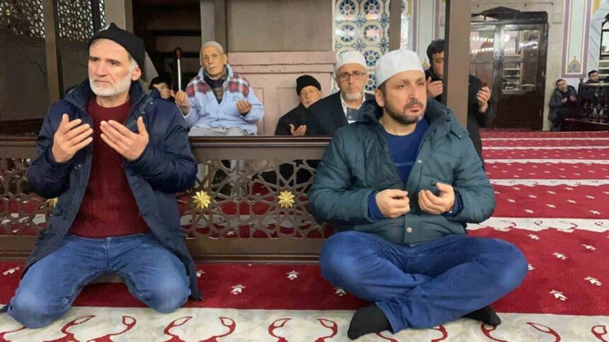 Bolu’da Mekke’nin Fethi’nin 1396. yıl dönümü, Yıldırım Bayezid Camii’nde dualarla anıldı.