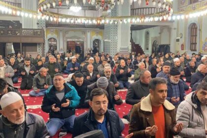 Bolu’da Regaip Kandili’nde Cami Dolup Taştı, Manevi Atmosfer Hakim Oldu