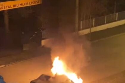 Bolu’da Seyir Halindeki Tofaş Otomobil Alev Alev Yandı, İtfaiye Müdahale Etti