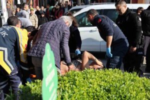 Aydın'ın Efeler ilçesinde, boşanma aşamasındaki S.G., adliye çıkışında eşi G.G.'yi