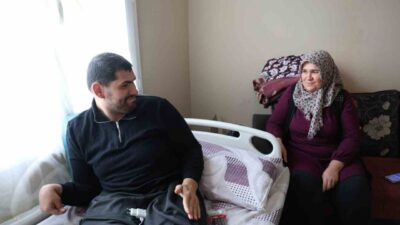 Adana'da 30 yaşındaki Okan Ersin, 6 yaşında geçirdiği kaza sonucu