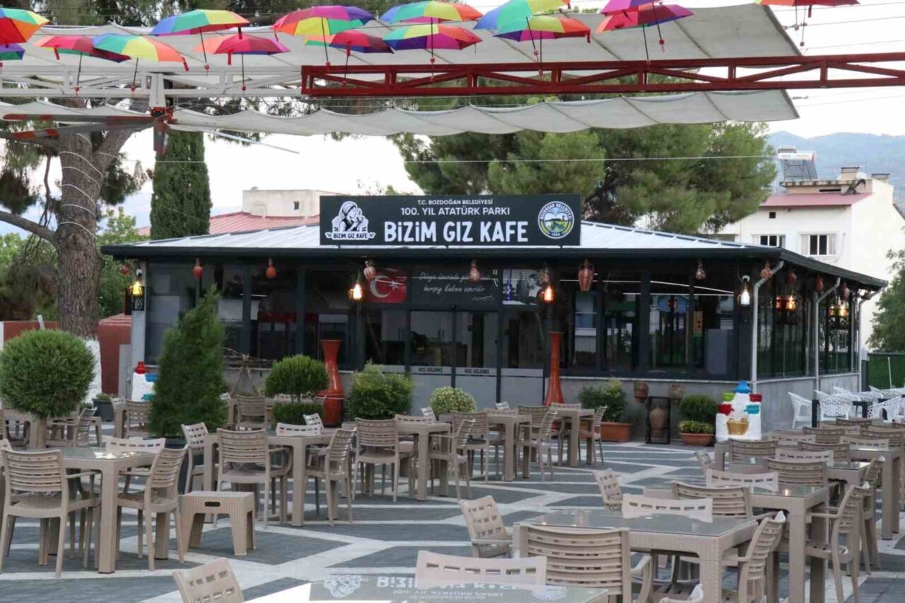 Bozdoğan Belediyesi, Atatürk Parkı'nda kadınlara özel "Bizim Gız Kafe"yi hizmete