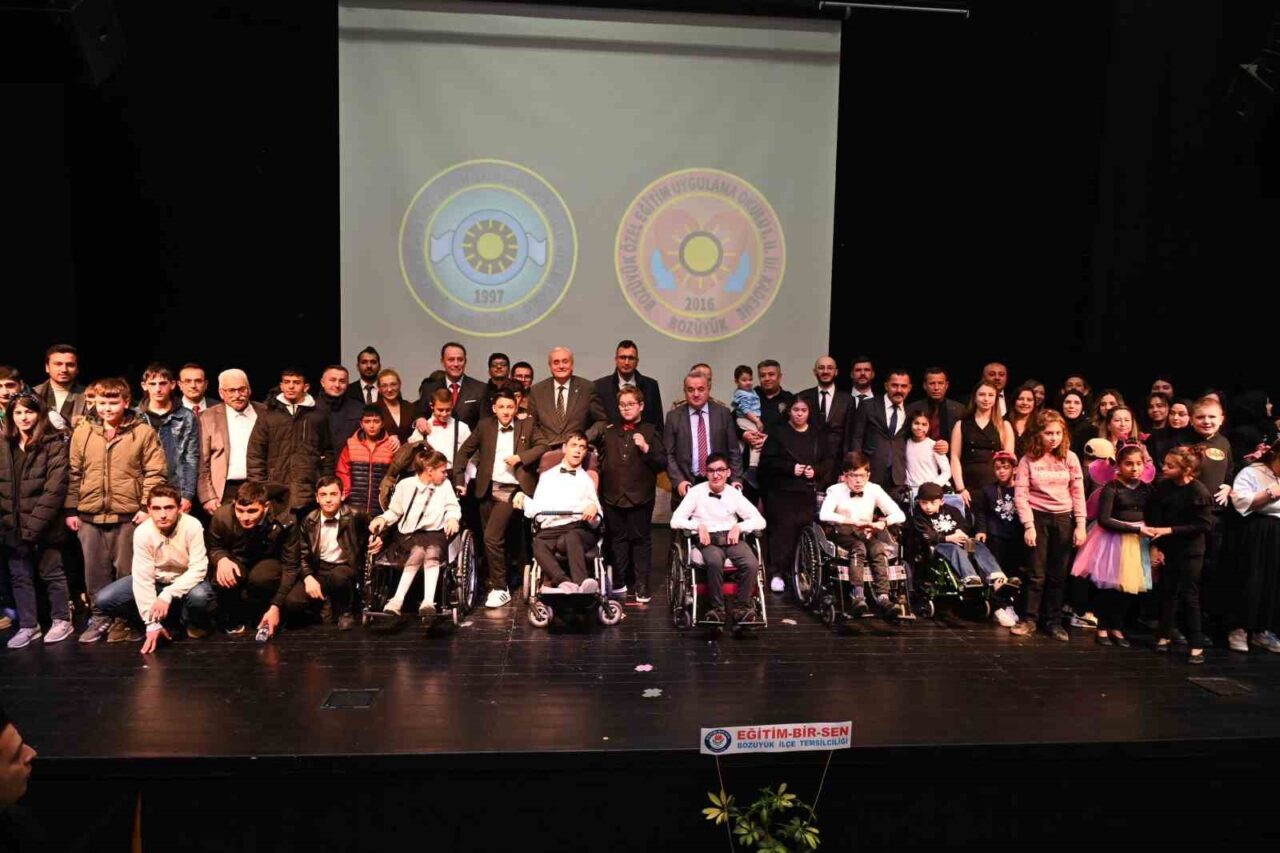 Bozüyük'te, 3 Aralık Dünya Engelliler Günü kapsamında farkındalık etkinliği gerçekleştirildi.